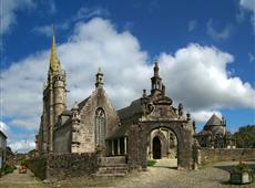 Enclos paroissial de Guimiliau dans le Finistère 29